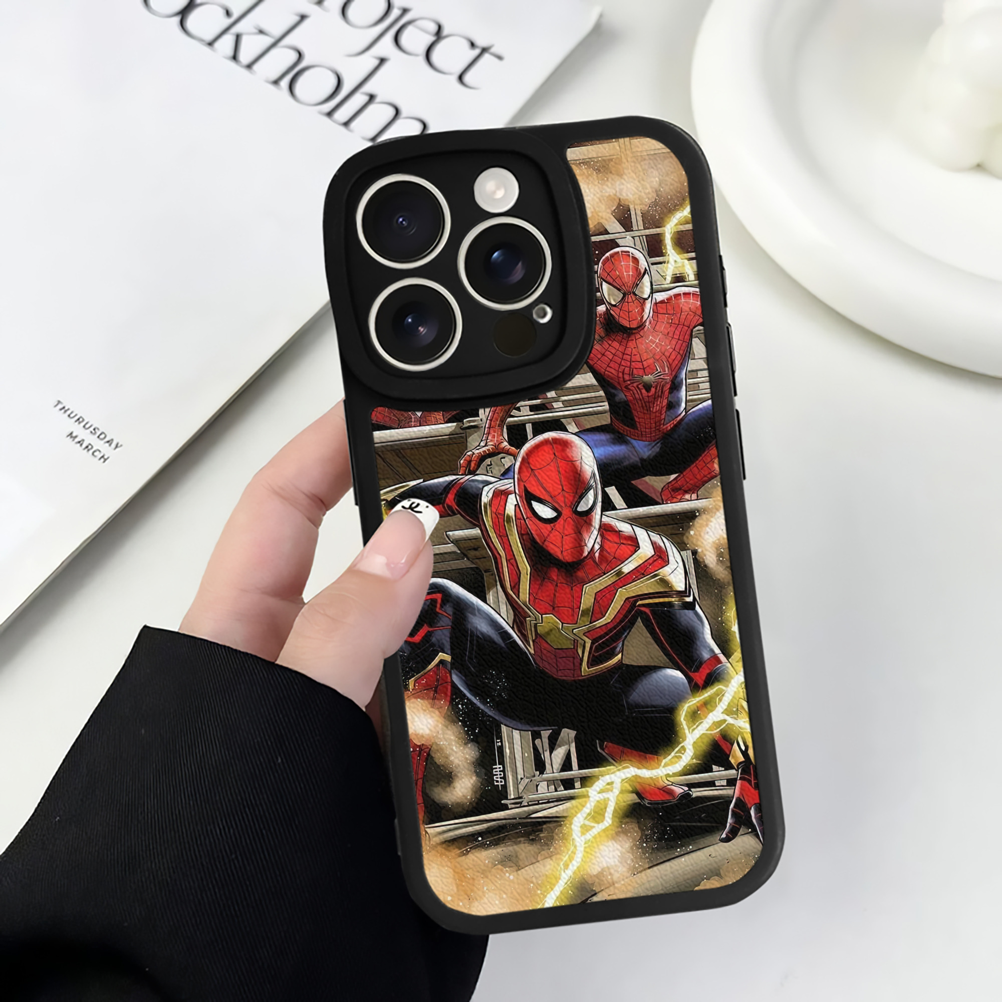 Spider Man スパイダーマン 【iPhone 16シリーズ対応】シリコンスマホケース（レザー調） 材質：シリコン